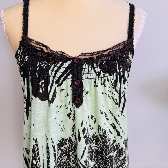 Kimchi Blue Y2K spaghetti strap lace trim top - Picture 3 of 7